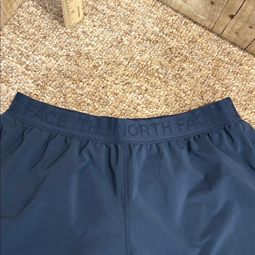 The North Face Women’s M Wander Athletic Lined Shorts Logo Waistband zip pocket - Picture 2 of 11